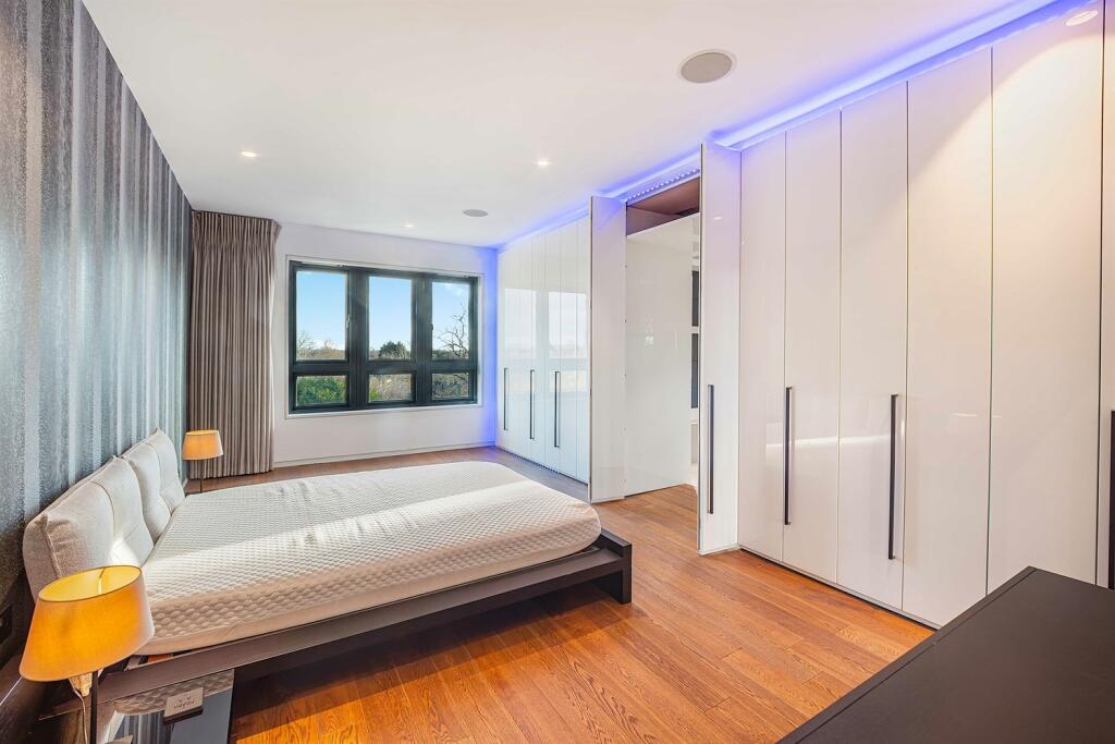 6 bedroom detached house for sale in Bowdon, Altrincham, WA14